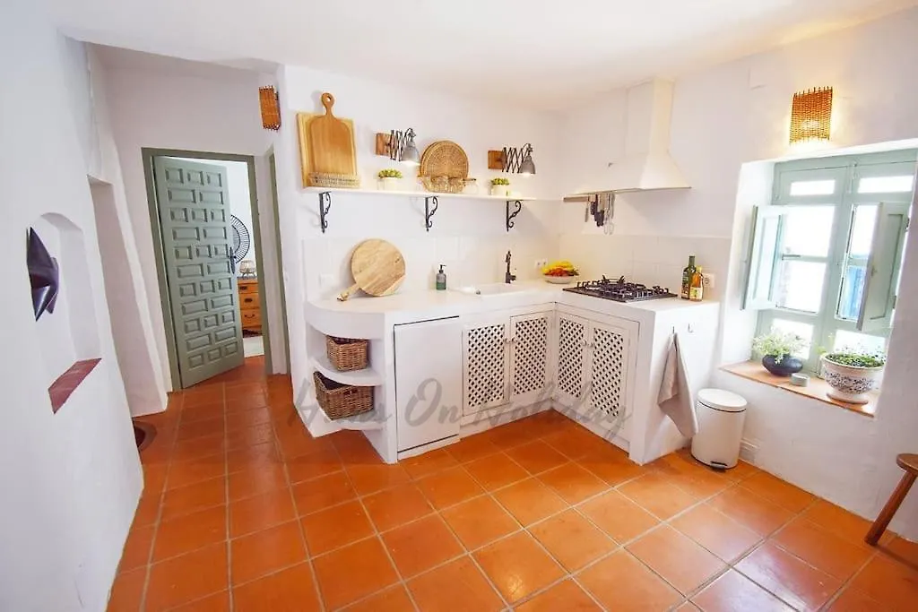 Calle Alta 37, Frigiliana Luxury 3 Bedroom Center Townhouse With Large Terrace And Sea Views Hansonholiday Rentals España