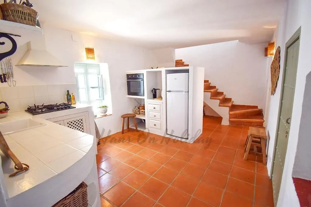 Calle Alta 37, Frigiliana Luxury 3 Bedroom Center Townhouse With Large Terrace And Sea Views Hansonholiday Rentals España